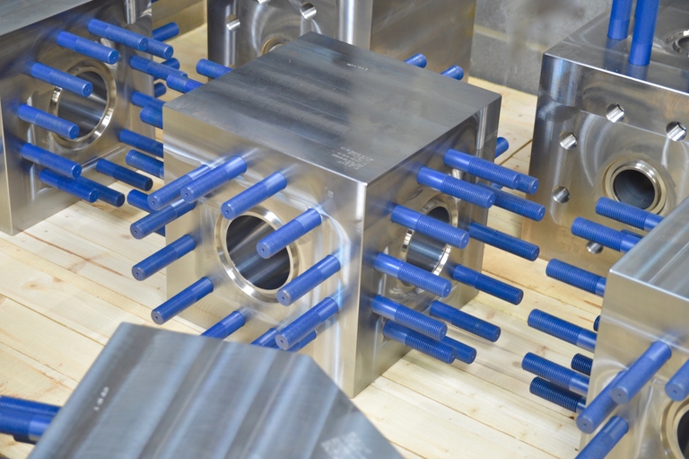 A close-up of a Marcore API 16A and 16C clamp and hub.